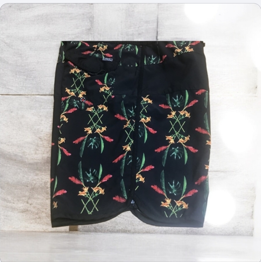 Ezekiel Board shorts size 34W stretch black floral pattern red green b…
